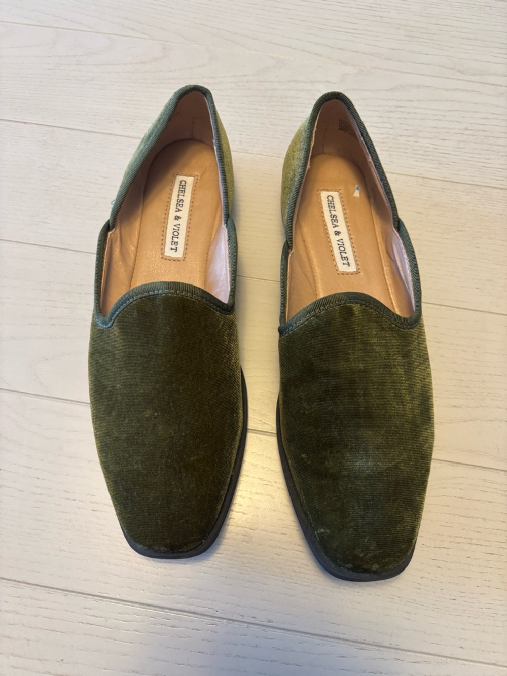 Chelsea & Violet green velvet shoe size 7